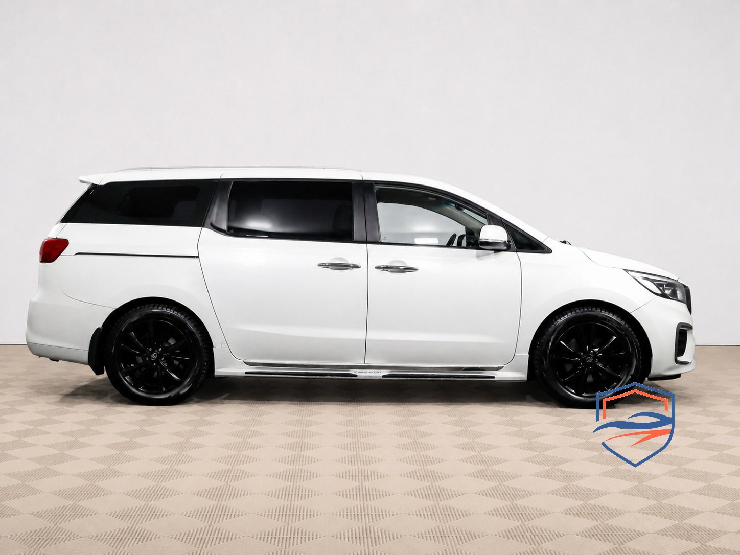 Kia - Kia Carnival III, 2018