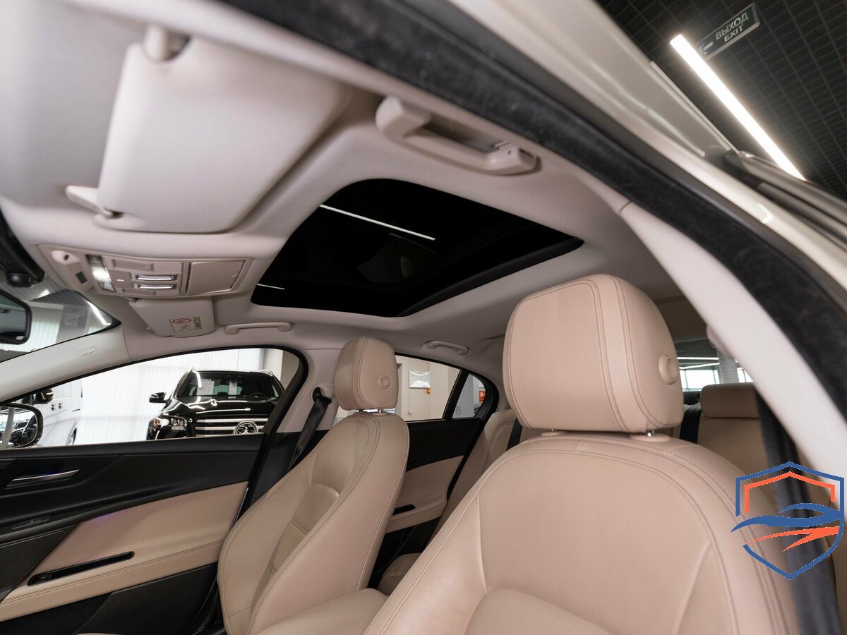 Jaguar - Jaguar XE I, 2015