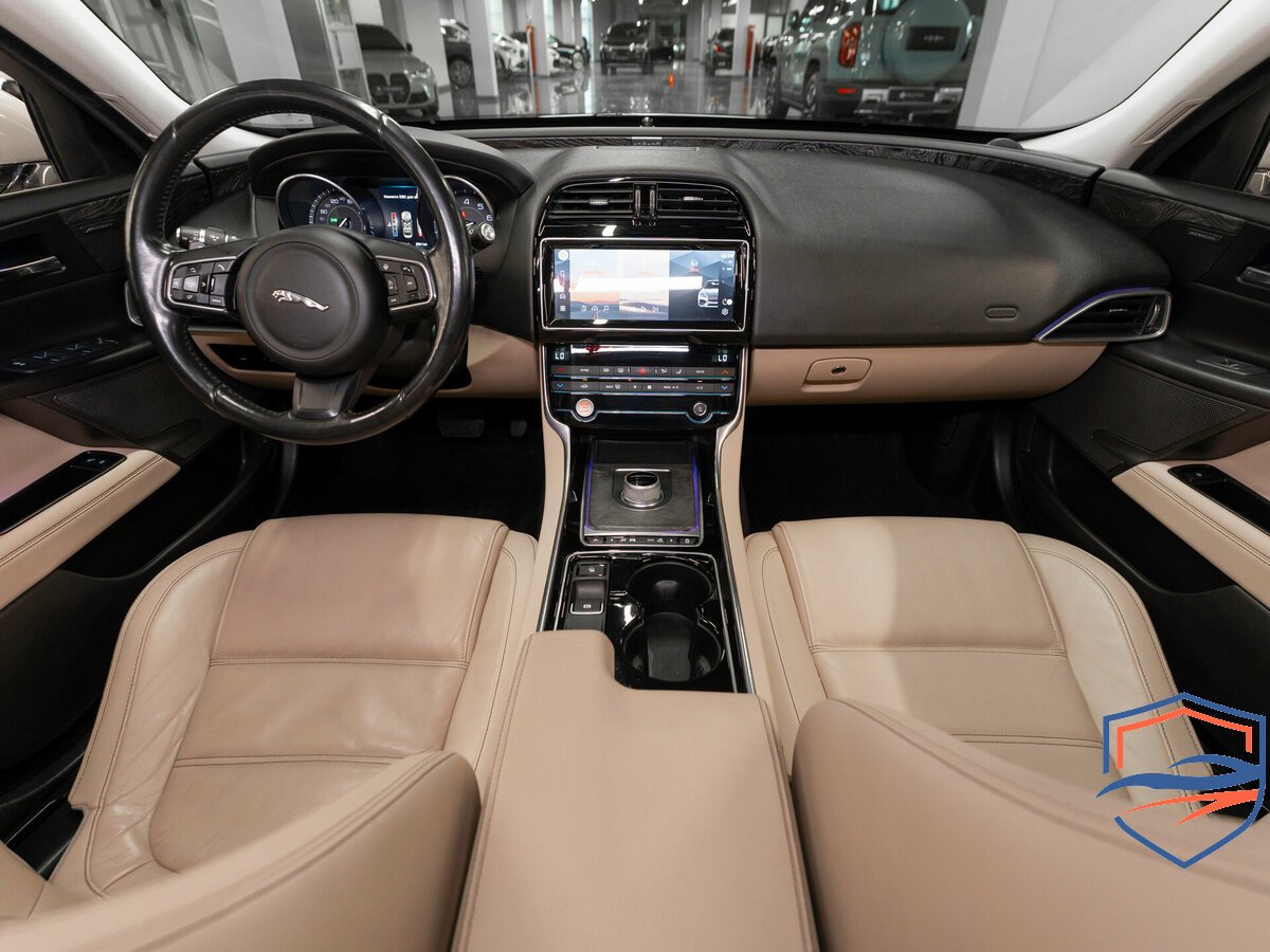 Jaguar - Jaguar XE I, 2015