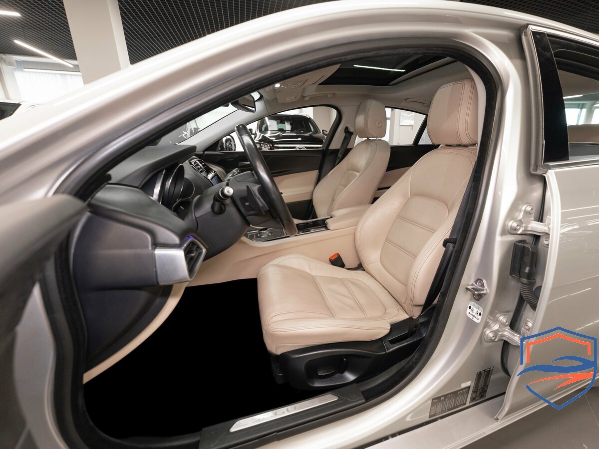 Jaguar - Jaguar XE I, 2015