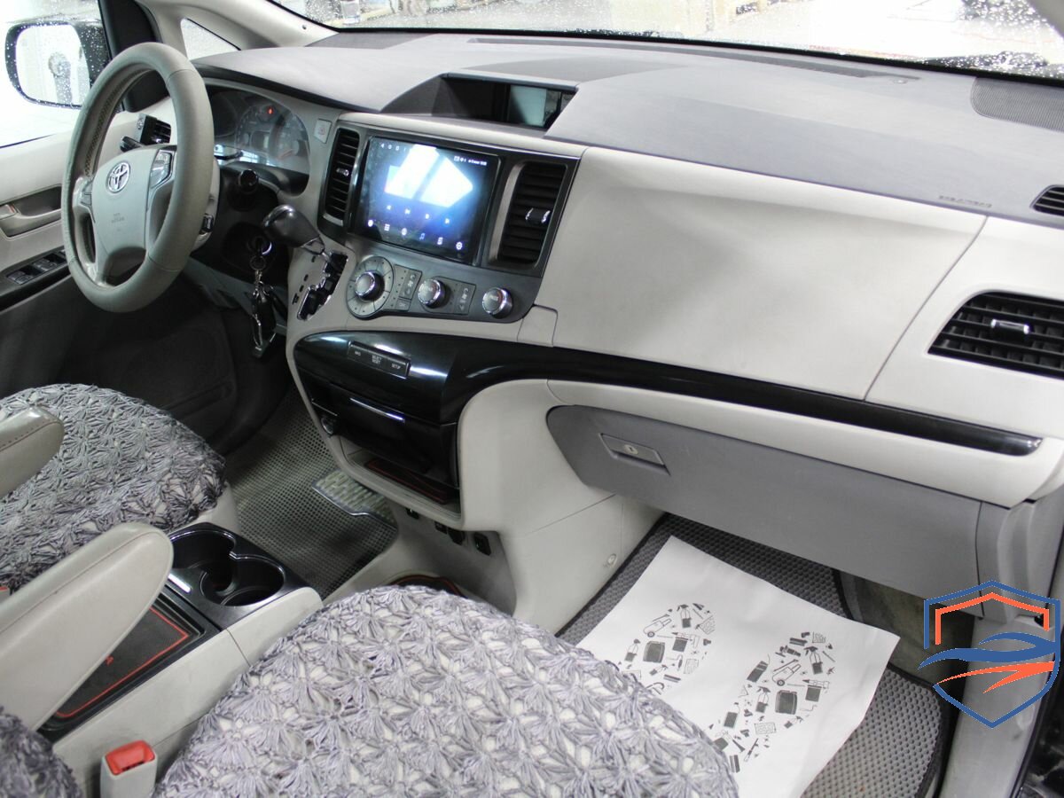 Toyota - Toyota Sienna III, 2012