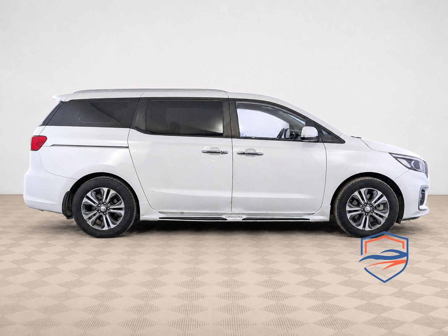 Kia - Kia Carnival III, 2019
