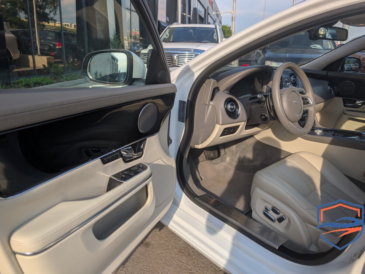Jaguar - Jaguar XJ IV (X351), 2012