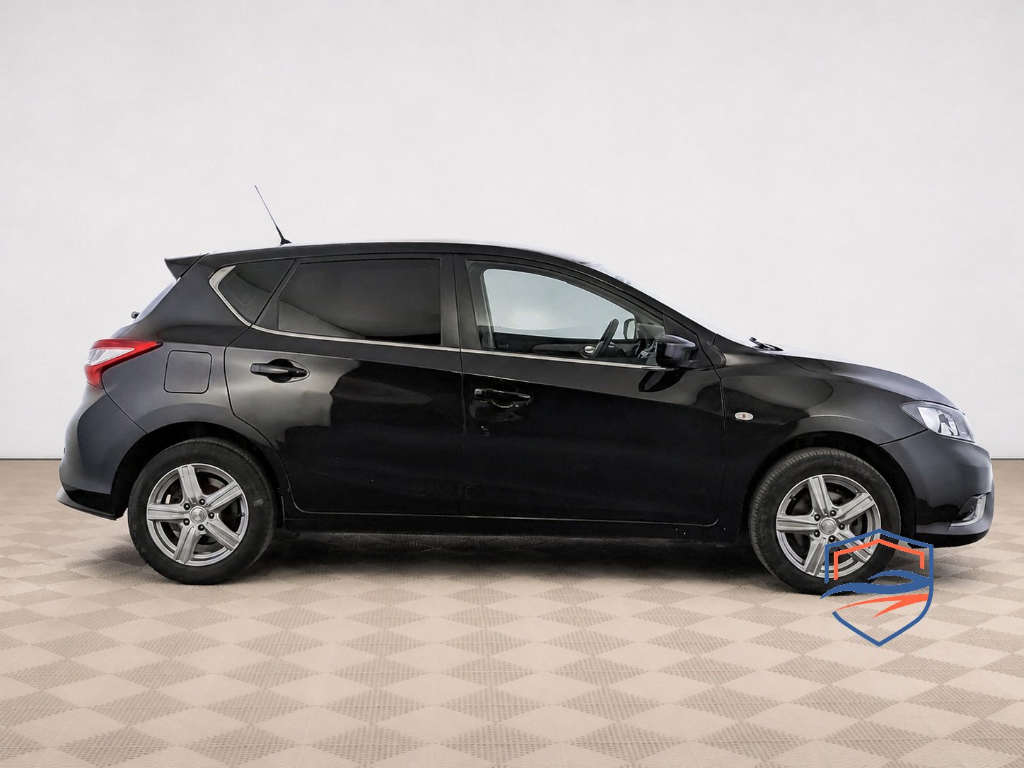 Nissan - Nissan Tiida, 2015